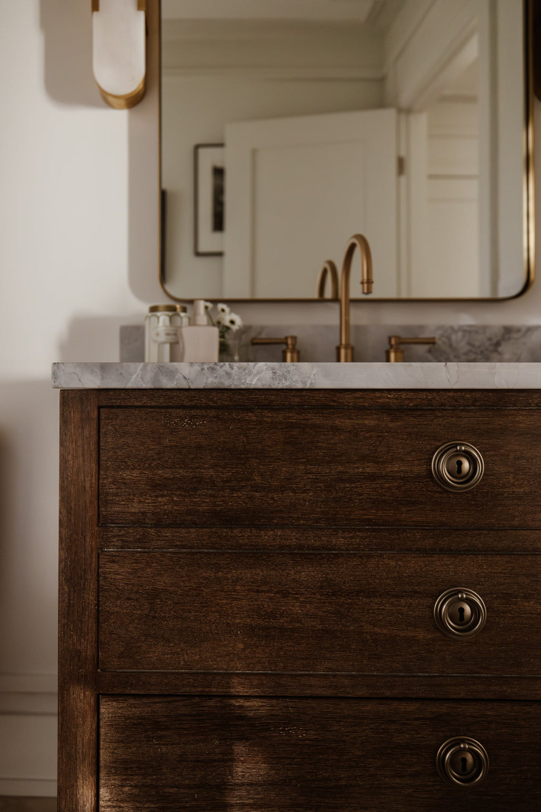 How to Make a Bathroom Look Vintage (Without Renovating)
