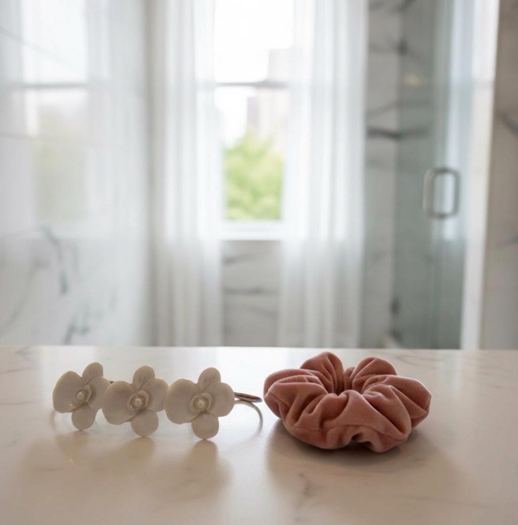 White Floral Dorm Move In Gift Set Flower Shower Curtain Hook Giftbox Bathroom Coquette Aesthetic Home Decor Bath Gift for New Home Owner