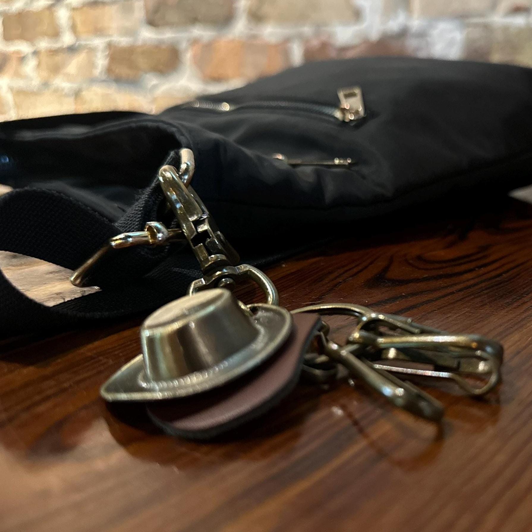 Engrave Personalize PU Leather Keychain Cowgirl Theme Party Favor for Western Event Bulk Keychain Charm Gift Brass Cowboy Hat Leather Custom