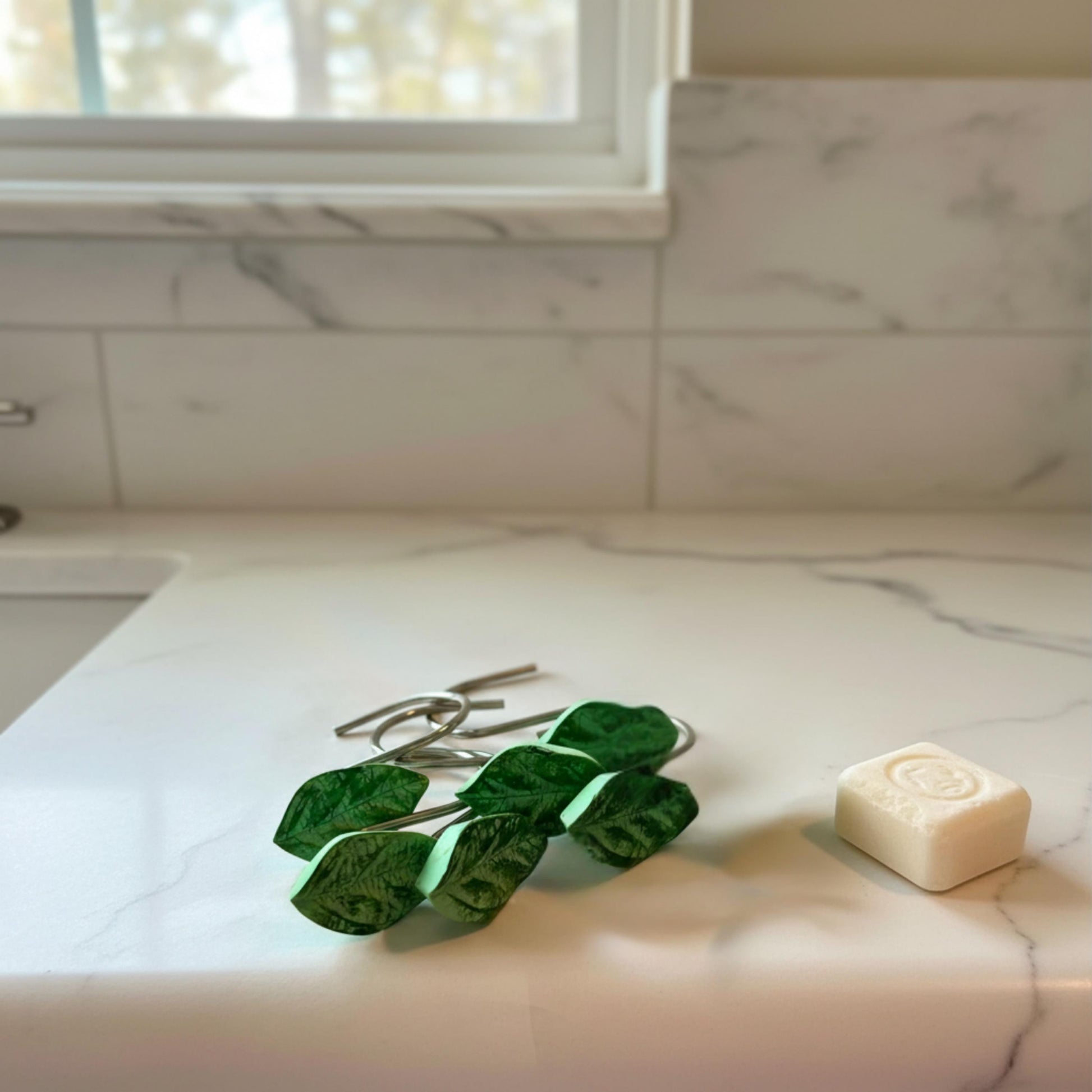 Forest Leaf Bathroom Gift Set Accent Vintage Inspired Nature Shower Rings Botanical Cottagecore Bath Decor Rustic Greenery Home Spa Touch