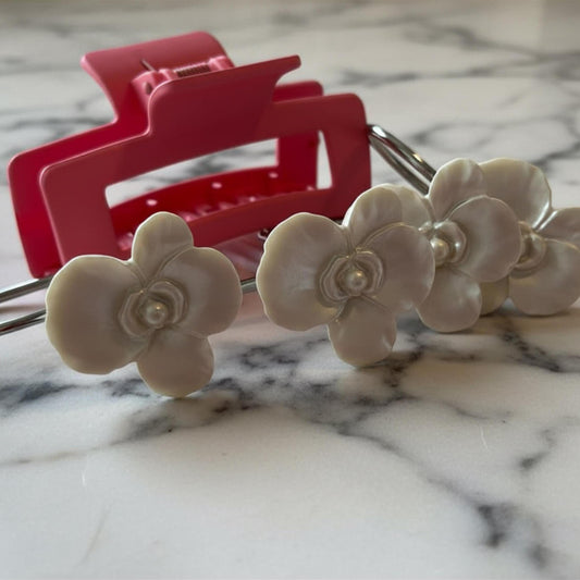 White Floral Curtain Hooks for Teen Bathroom