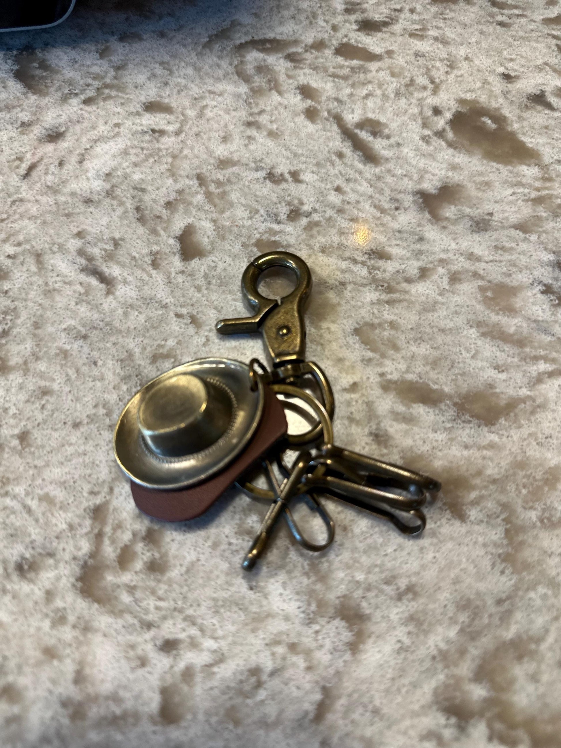 Engrave Personalize PU Leather Keychain Cowgirl Theme Party Favor for Western Event Bulk Keychain Charm Gift Brass Cowboy Hat Leather Custom Stocking Stuffer Cowgirl Theme Party Favor for Western Christmas Bulk Keychain Charm Brass Cowboy Hat Charm Country Girl Birthday Gift Idea